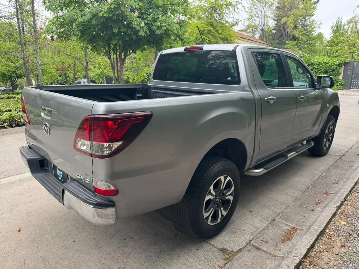MAZDA Bt-50 2.2 SDX DCAB DIESEL 4X4 6MT 2020 (perdida asimi) - Imagen 12
