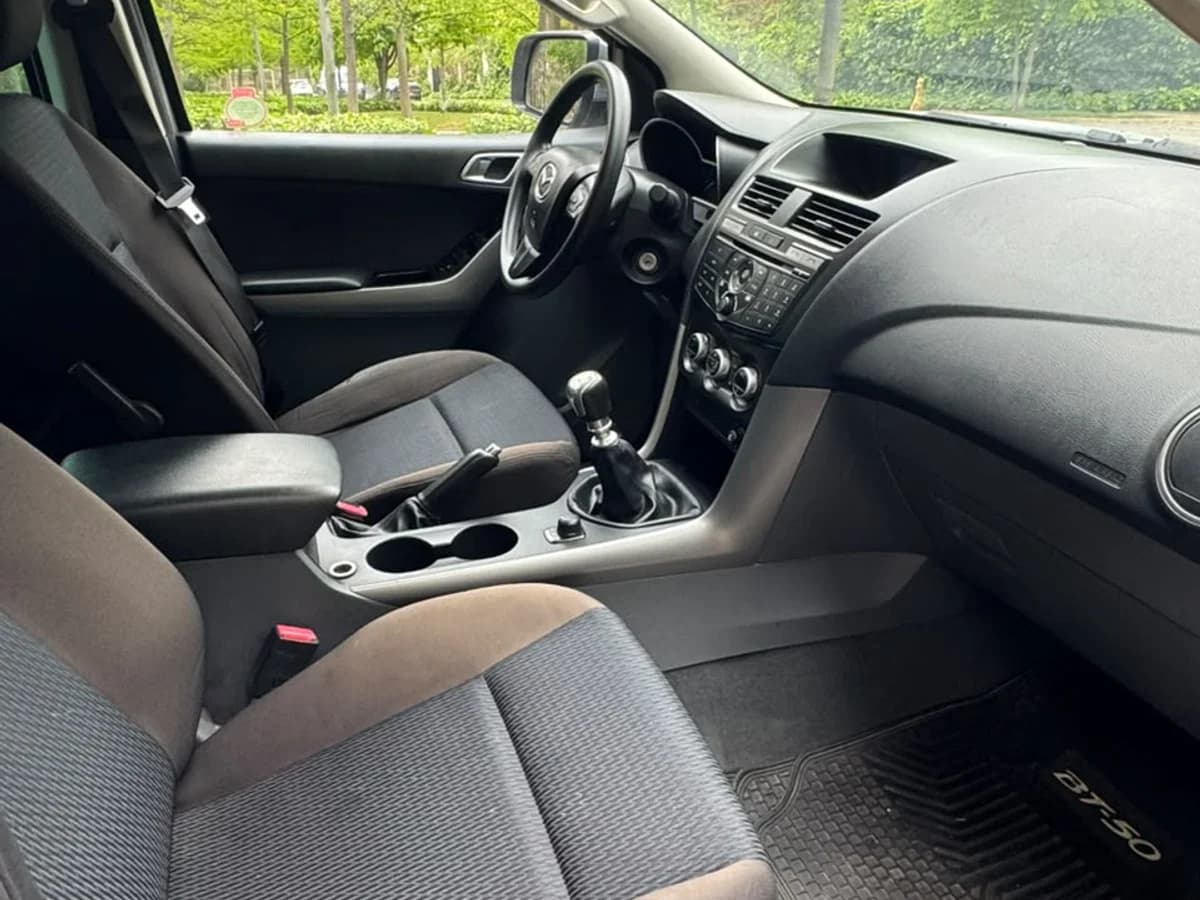 MAZDA Bt-50 2.2 SDX DCAB DIESEL 4X4 6MT 2020 (perdida asimi) - Imagen 15