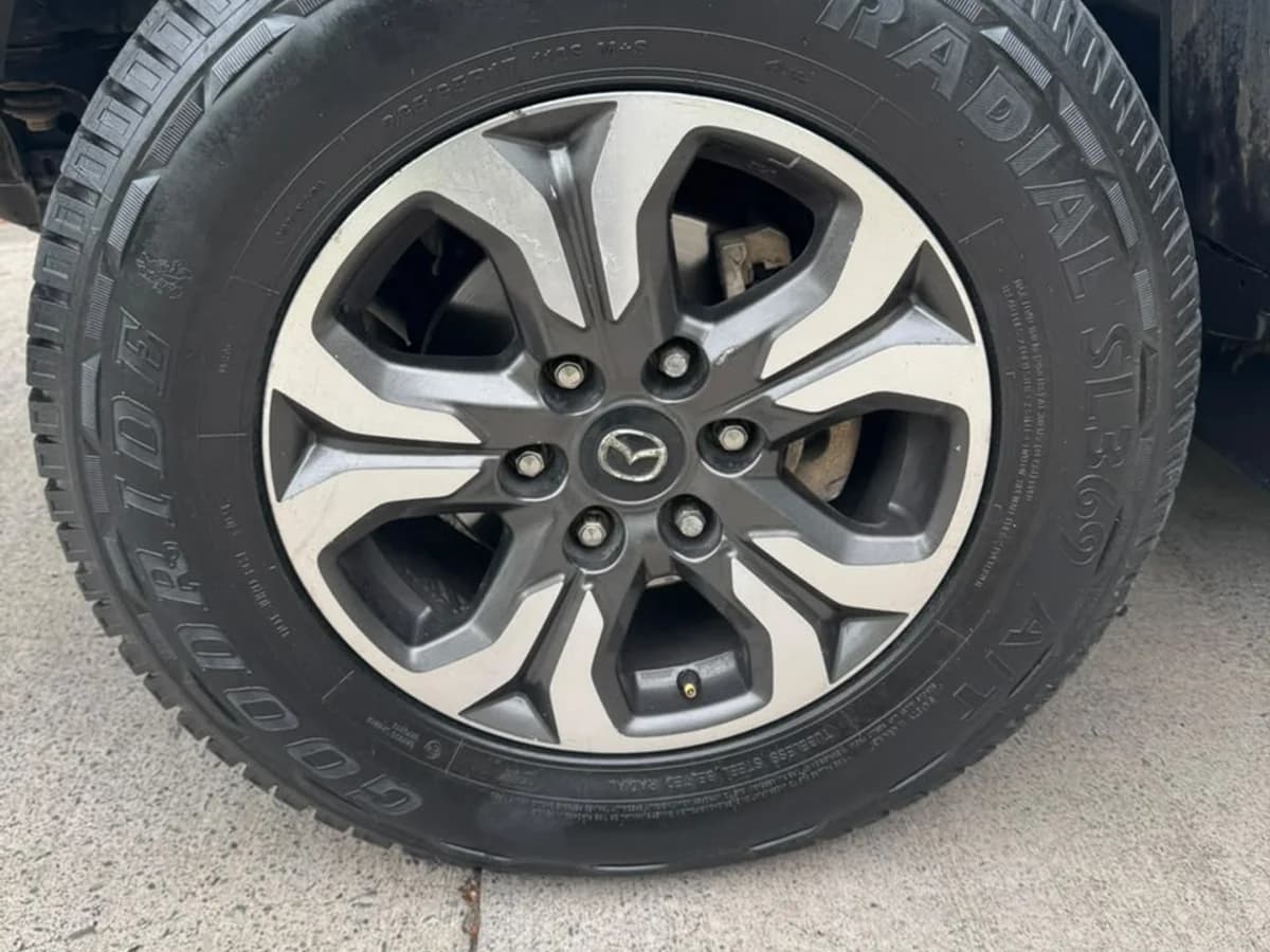 MAZDA Bt-50 2.2 SDX DCAB DIESEL 4X4 6MT 2020 (perdida asimi) - Imagen 17
