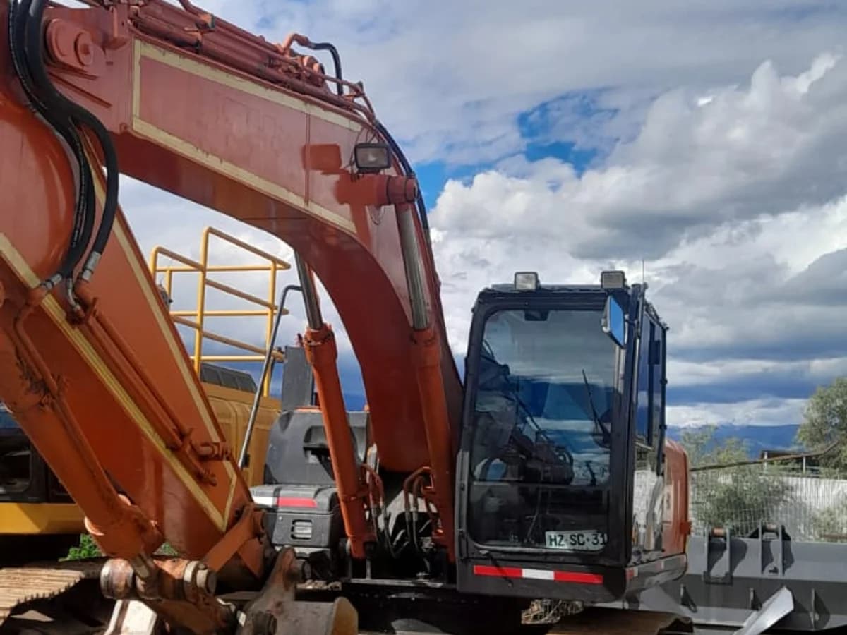 Hitachi ZX 210LC LC 2016 - Imagen 2