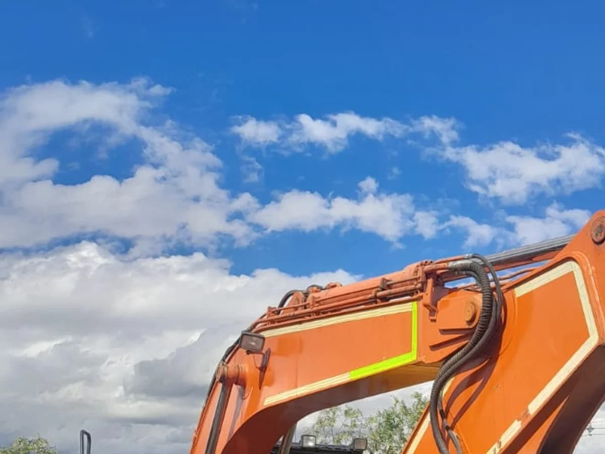 Hitachi ZX 210LC LC 2016 - Imagen 3