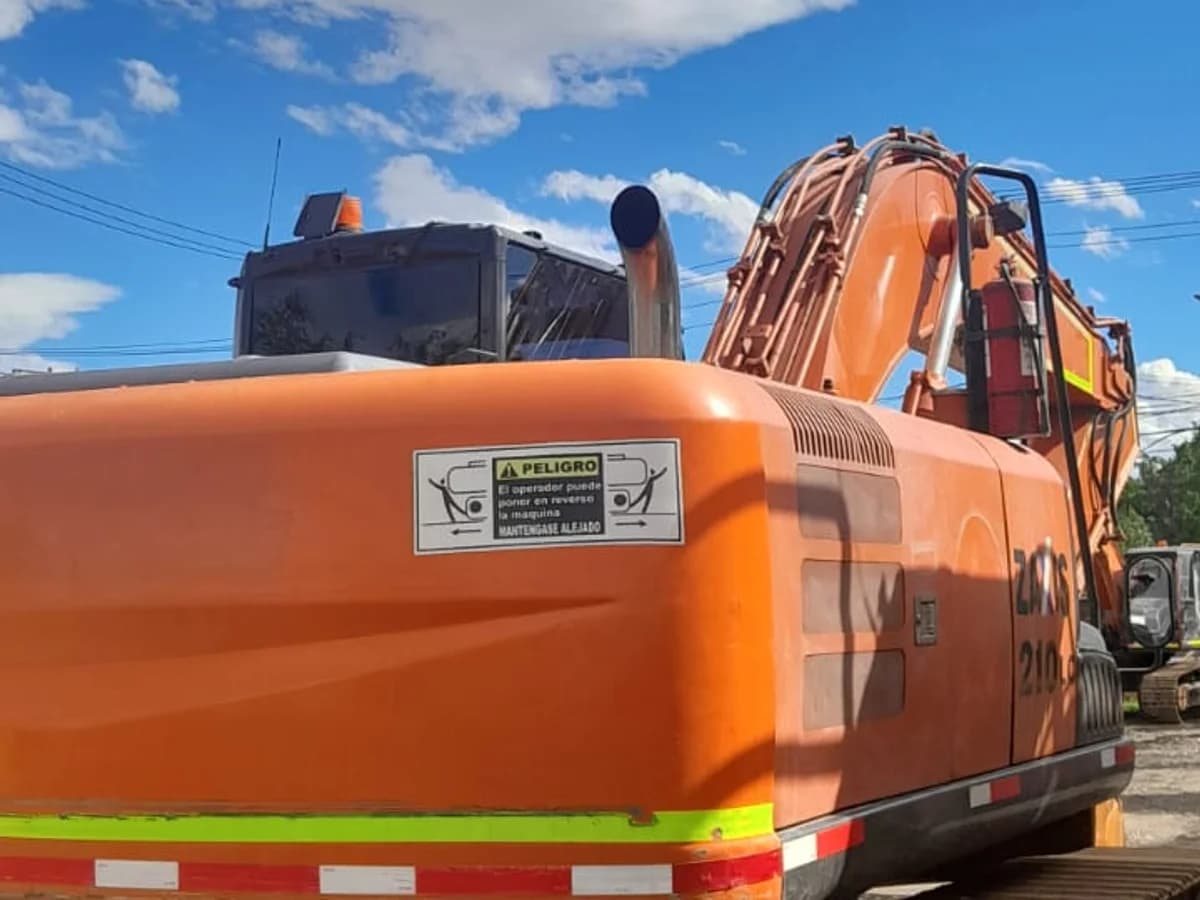 Hitachi ZX 210LC LC 2016 - Imagen 4