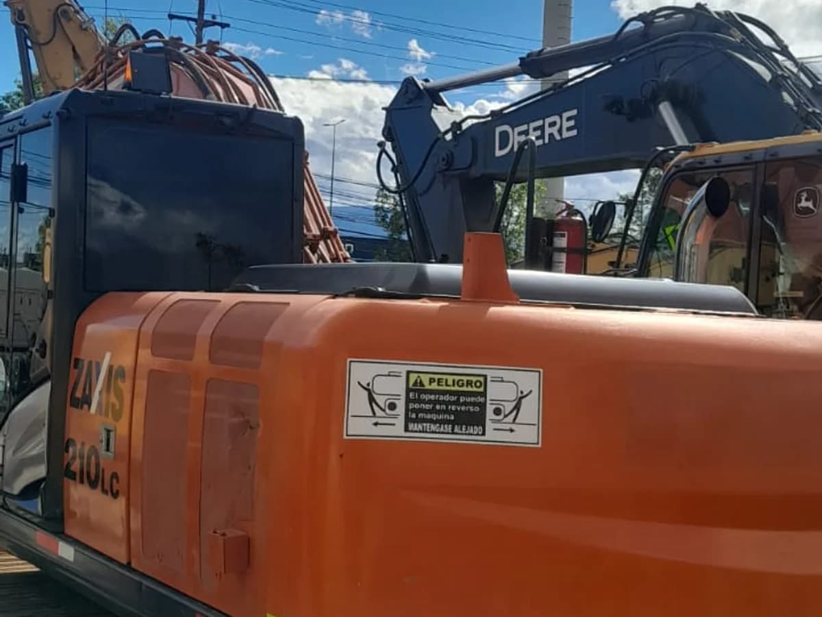 Hitachi ZX 210LC LC 2016 - Imagen 5