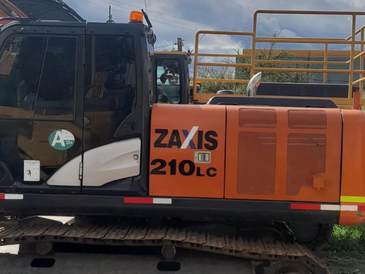 Hitachi ZX 210LC LC 2016 - Imagen 7