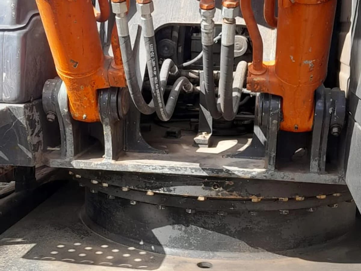 Hitachi ZX 210LC LC 2016 - Imagen 12
