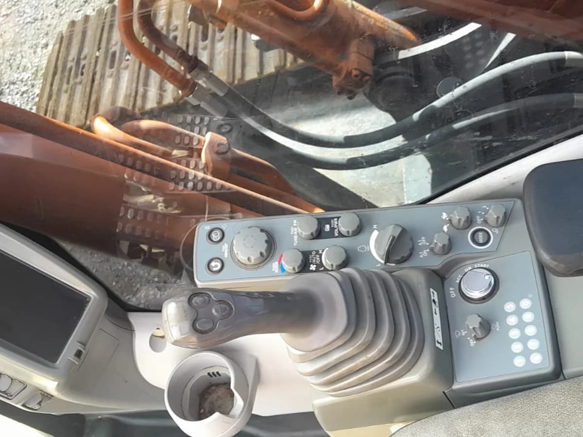 Hitachi ZX 210LC LC 2016 - Imagen 16