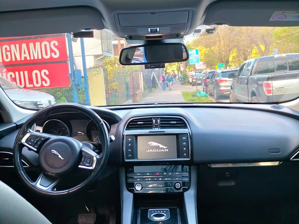 JAGUAR F-Pace 2.0 2018 - Imagen 5