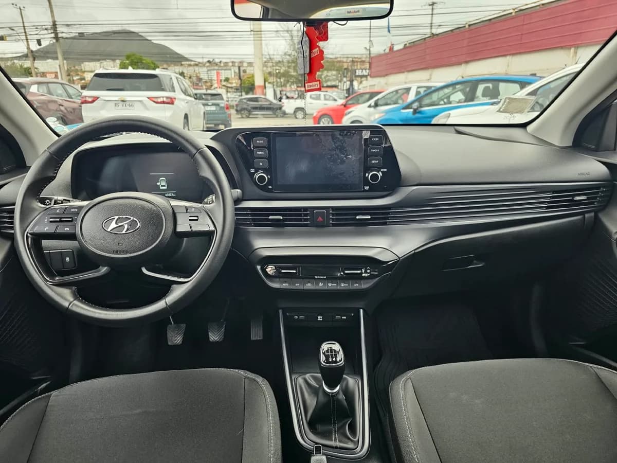 HYUNDAI i20 1.4 BI3 2023 - Imagen 10