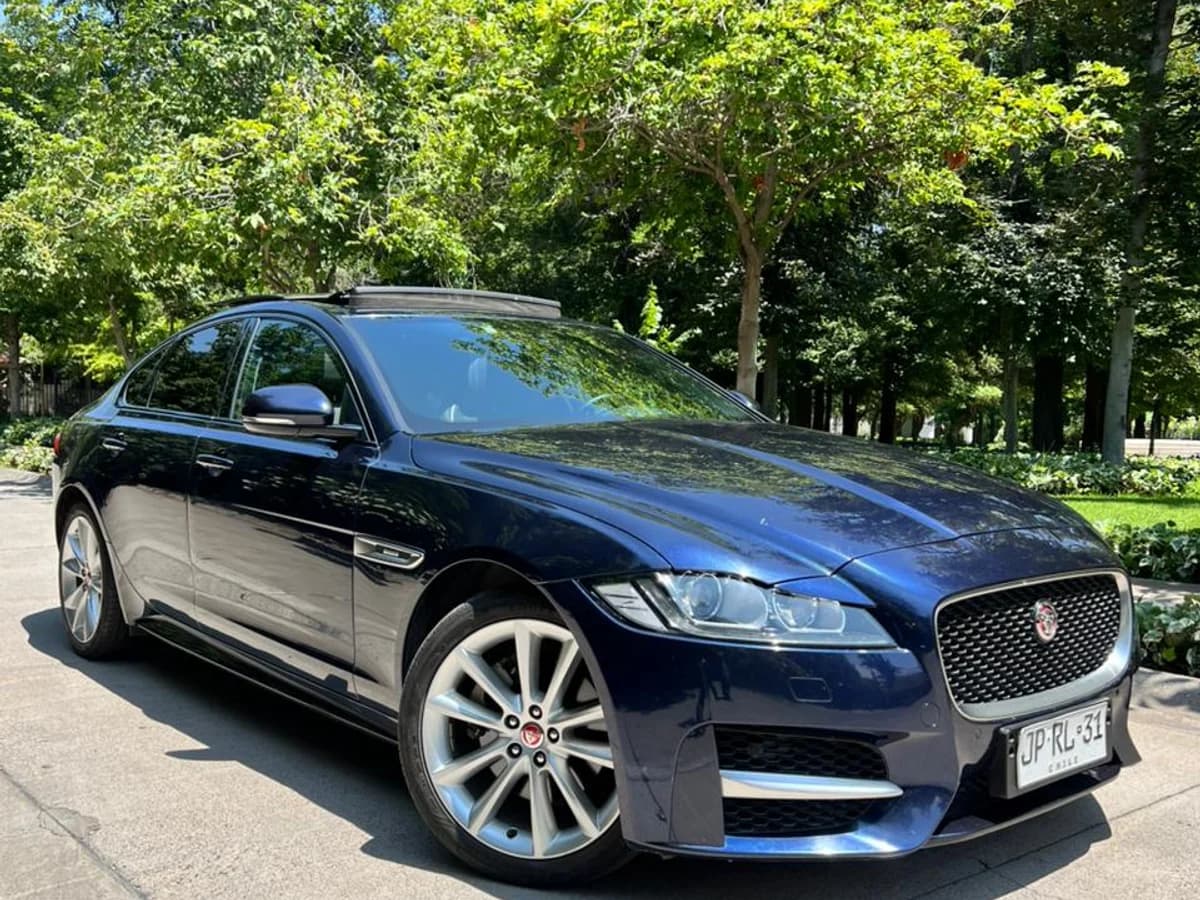 Jaguar XF R-Sport 2.0L Turbo AT RWD año 2017 - Imagen 1