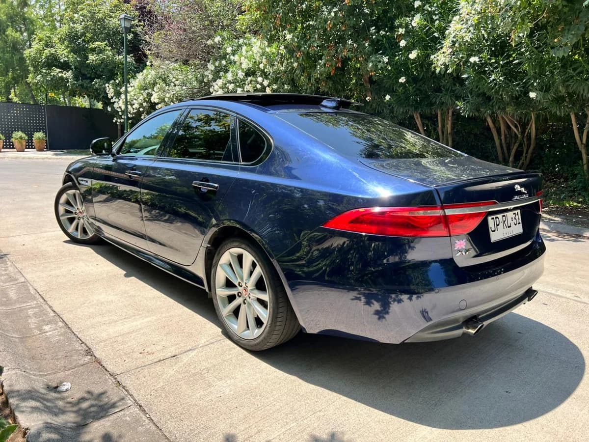 Jaguar XF R-Sport 2.0L Turbo AT RWD año 2017 - Imagen 5