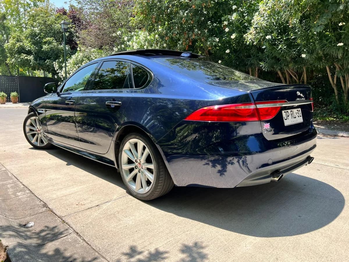Jaguar XF R-Sport 2.0L Turbo AT RWD año 2017 - Imagen 7