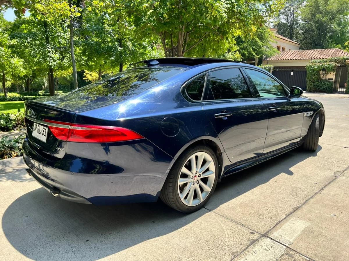 Jaguar XF R-Sport 2.0L Turbo AT RWD año 2017 - Imagen 9