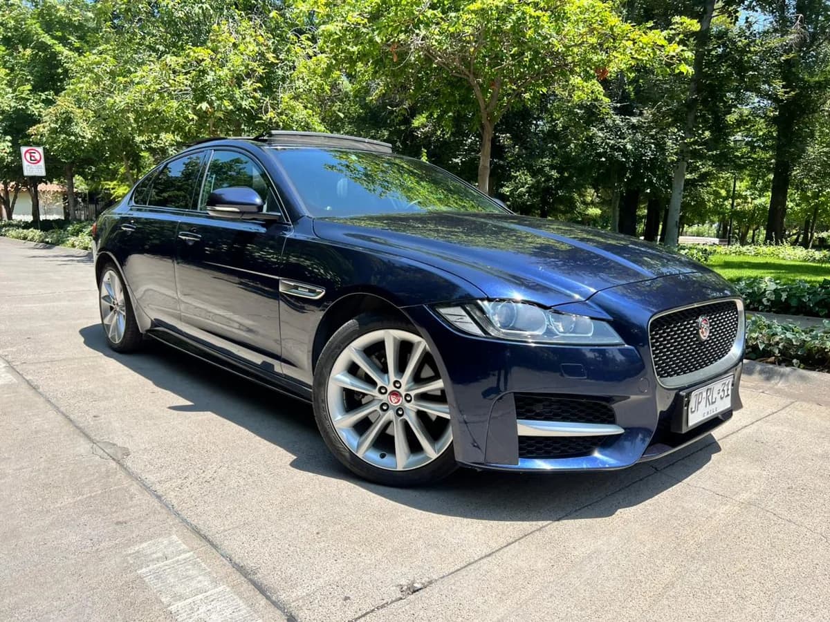 Jaguar XF R-Sport 2.0L Turbo AT RWD año 2017 - Imagen 10