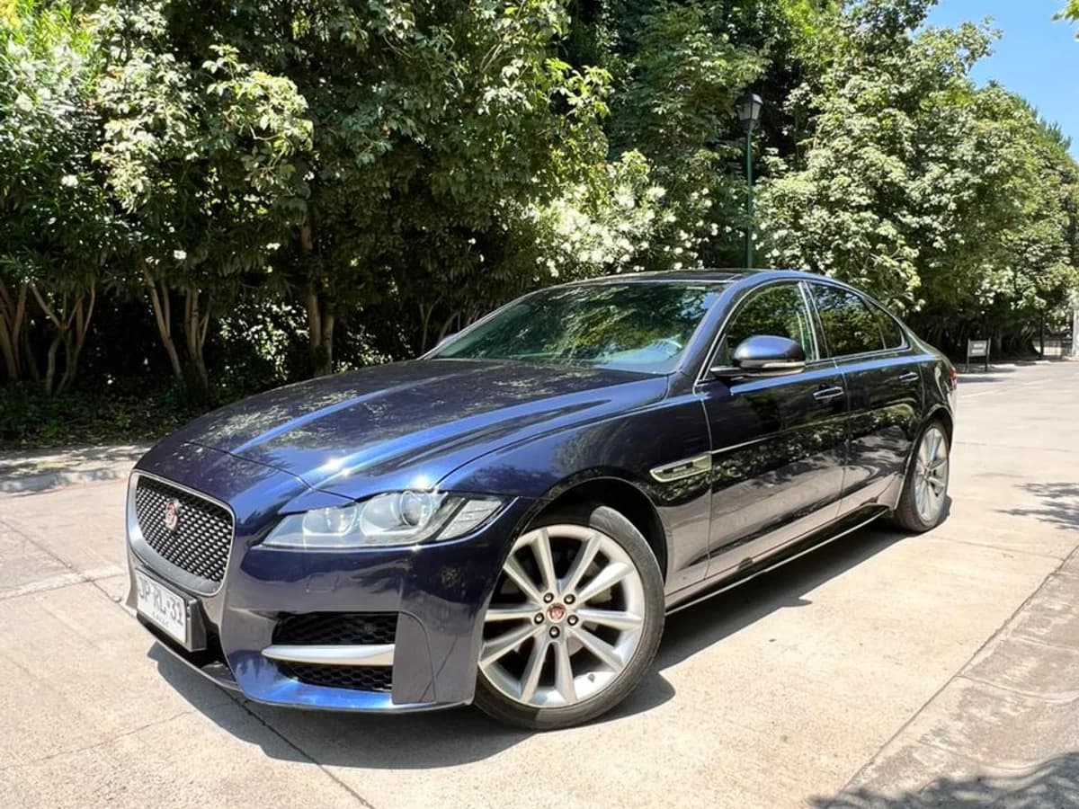 Jaguar XF R-Sport 2.0L Turbo AT RWD año 2017 - Imagen 11