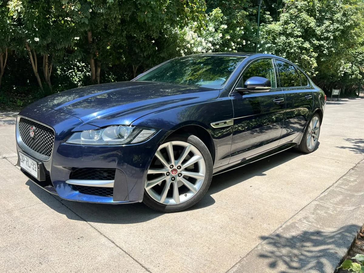 Jaguar XF R-Sport 2.0L Turbo AT RWD año 2017 - Imagen 13