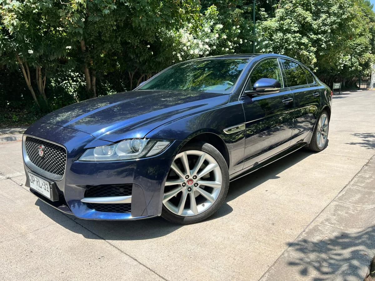 Jaguar XF R-Sport 2.0L Turbo AT RWD año 2017 - Imagen 14