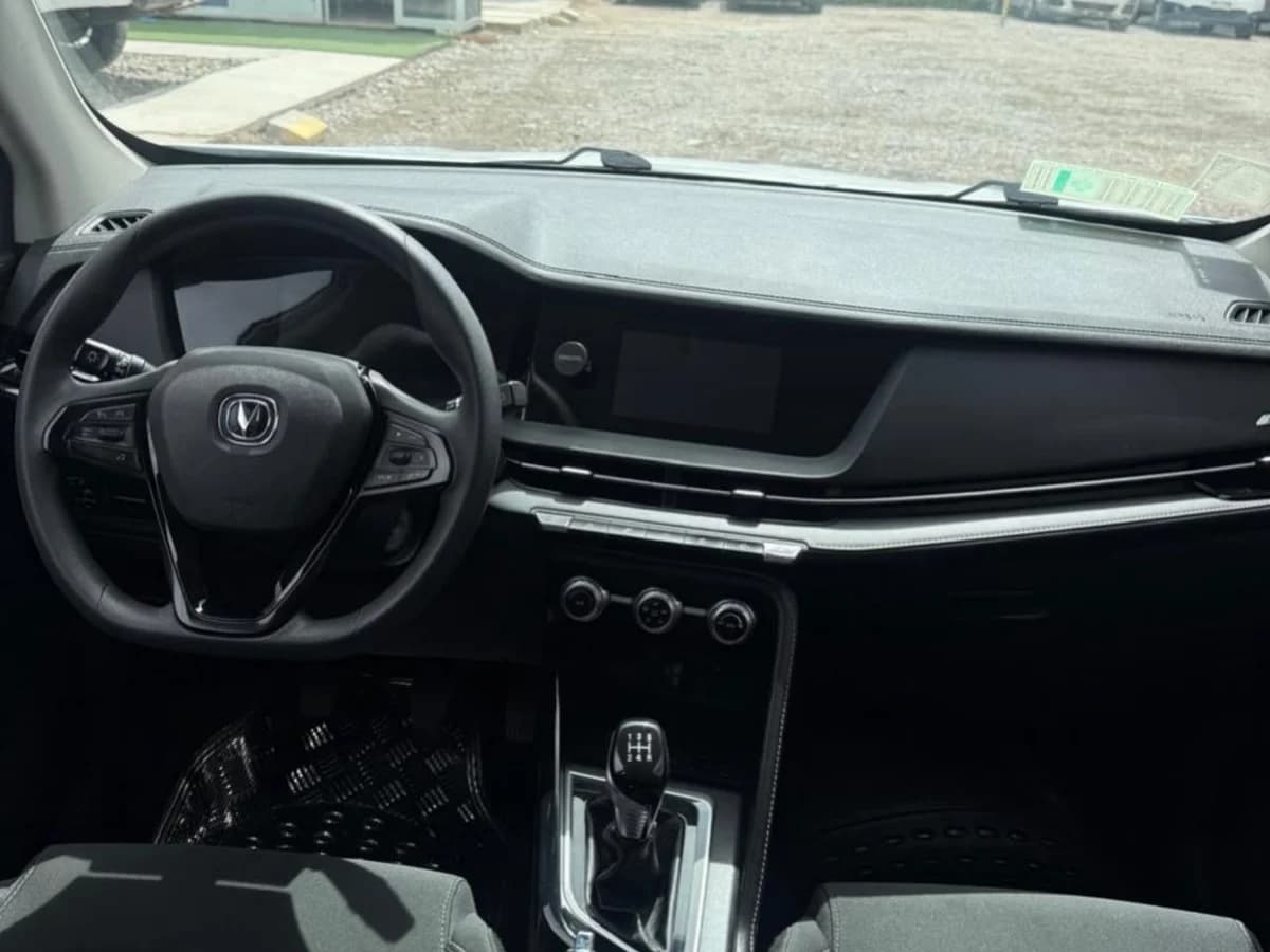 CHANGAN Cs15 1.5 4X2 2022 - Imagen 5