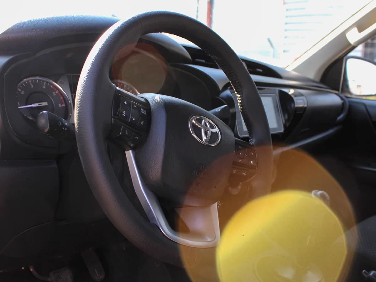 TOYOTA Hilux DCAB 4X4 - Imagen 11
