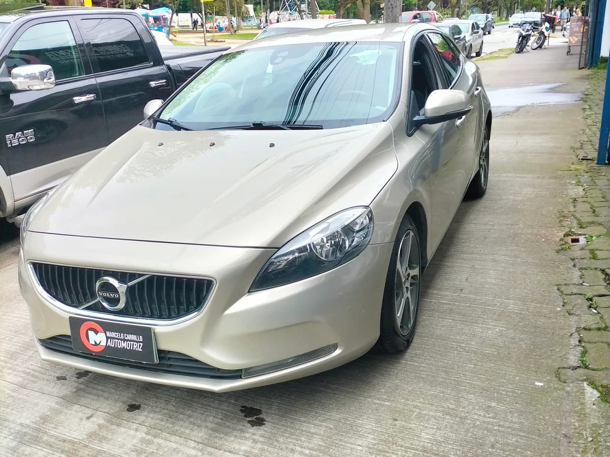 VOLVO V40 1 2018 - Imagen 2