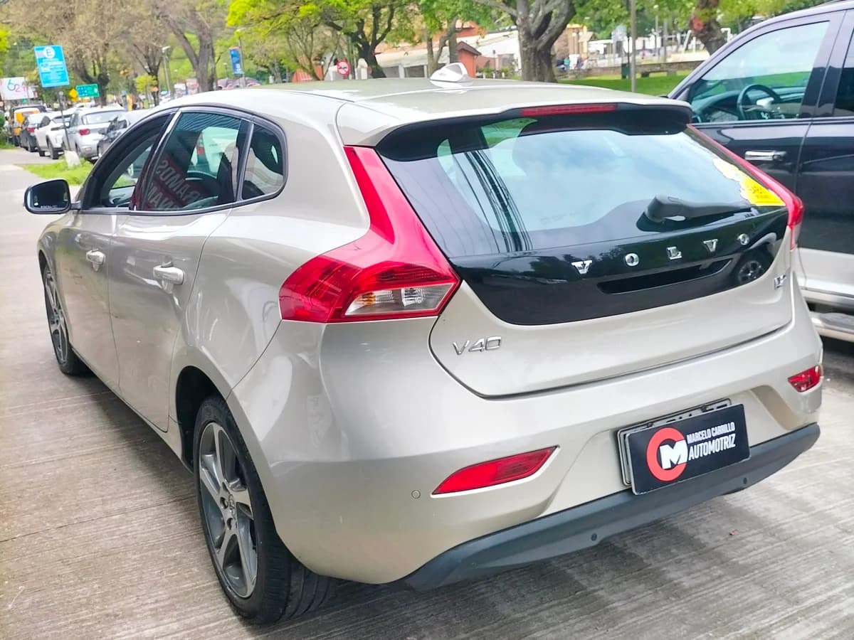 VOLVO V40 1 2018 - Imagen 3