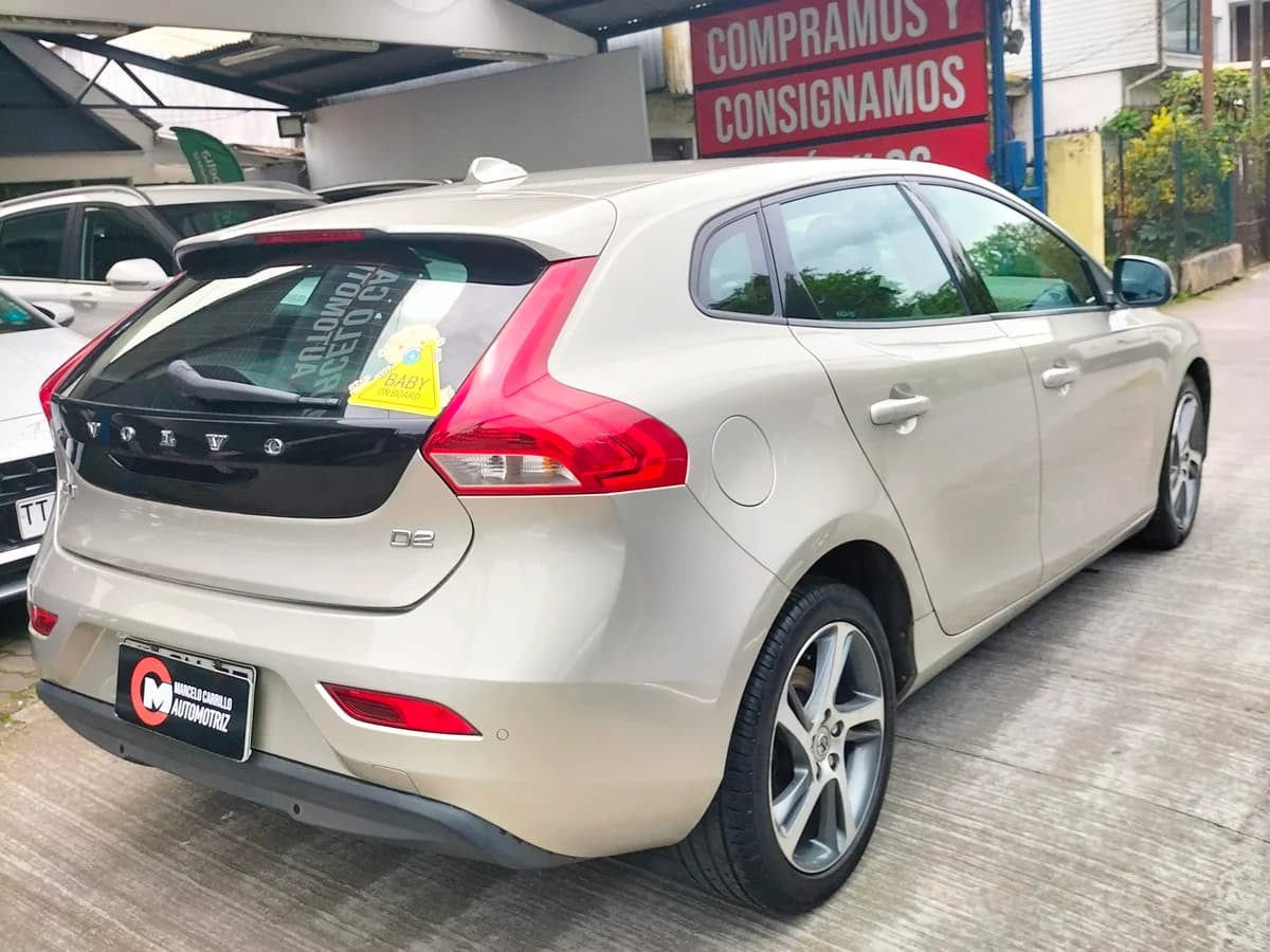 VOLVO V40 1 2018 - Imagen 5