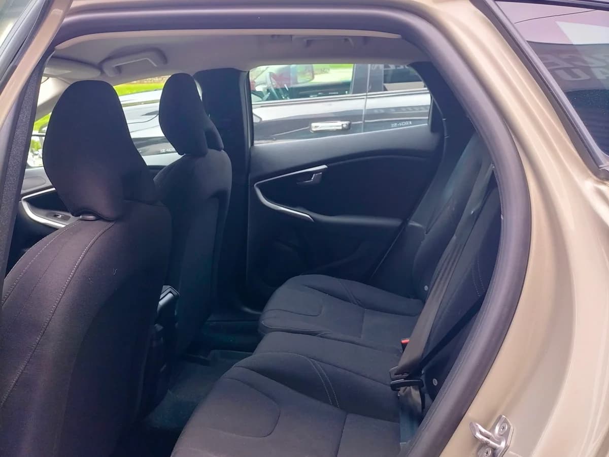 VOLVO V40 1 2018 - Imagen 6