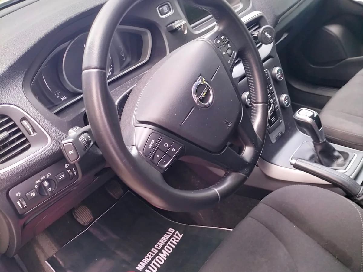 VOLVO V40 1 2018 - Imagen 8