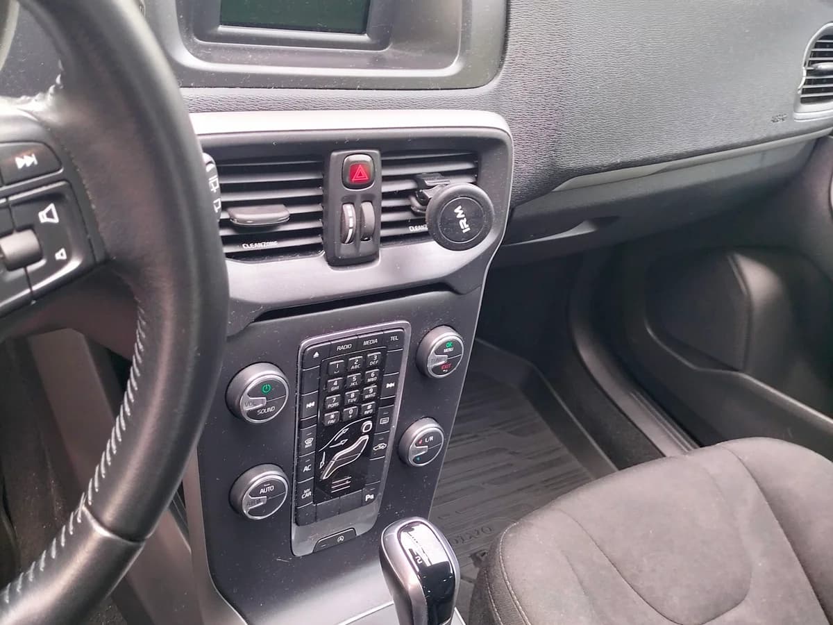 VOLVO V40 1 2018 - Imagen 9