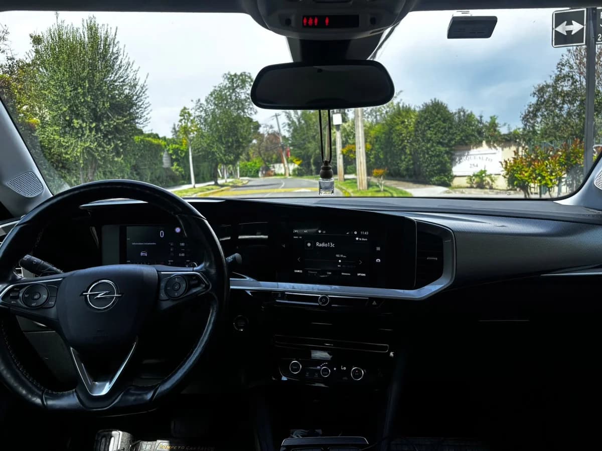 Opel Mokka 1.2L puretech AT año 2023 - Imagen 2