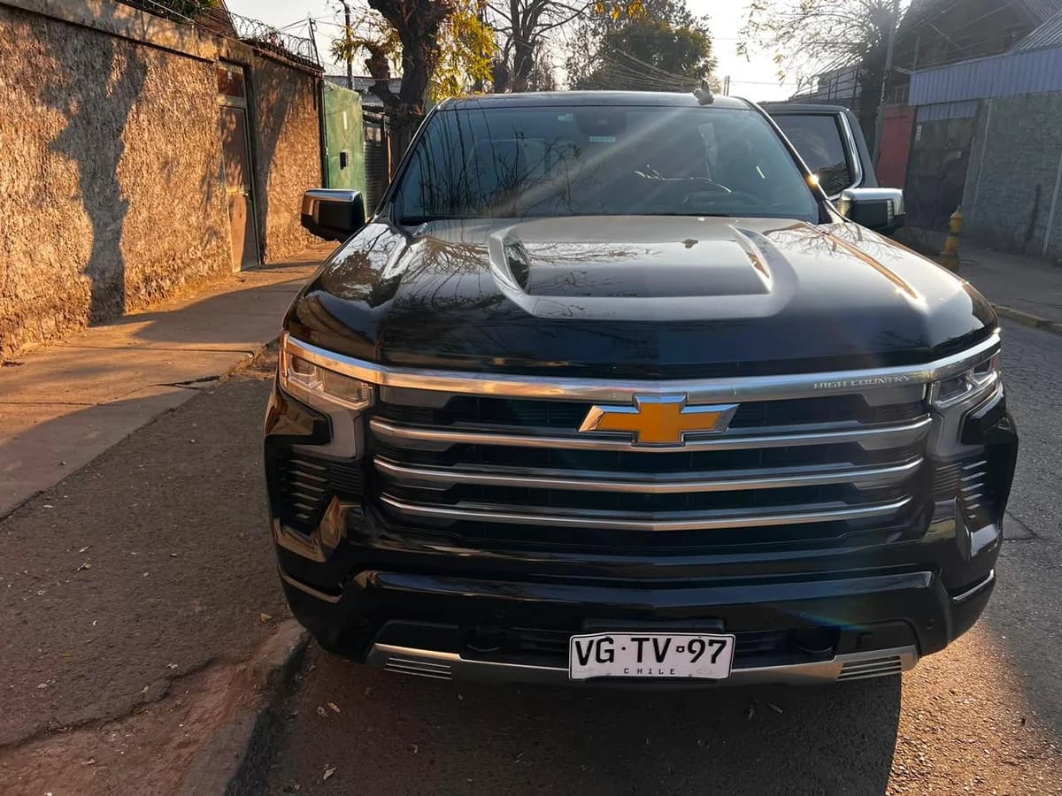 Chevrolet Silverado High Country 3.0L Diésel AT 4x4 año 2025 - Imagen 1