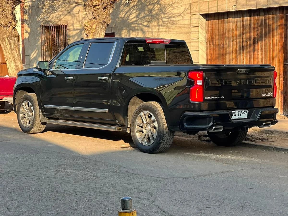 Chevrolet Silverado High Country 3.0L Diésel AT 4x4 año 2025 - Imagen 2