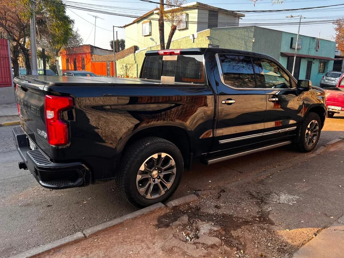 Chevrolet Silverado High Country 3.0L Diésel AT 4x4 año 2025 - Imagen 3