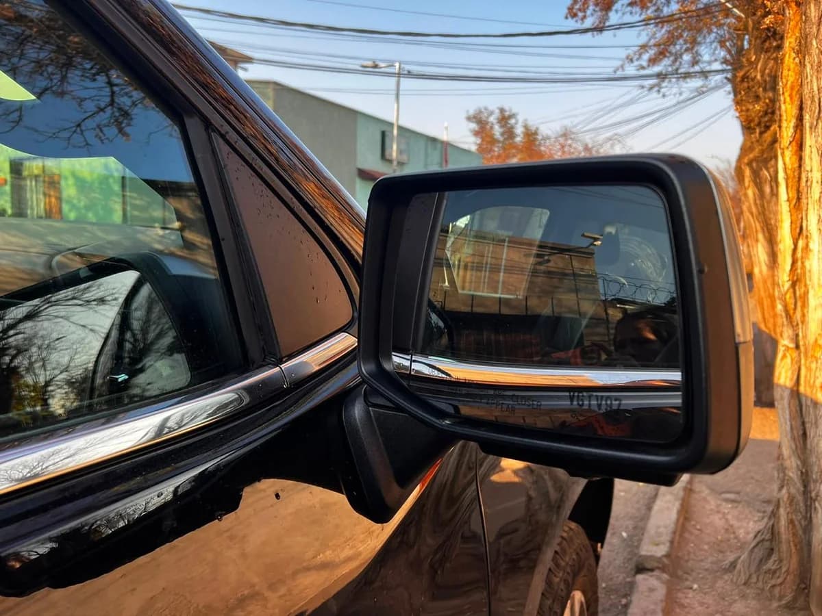 Chevrolet Silverado High Country 3.0L Diésel AT 4x4 año 2025 - Imagen 9