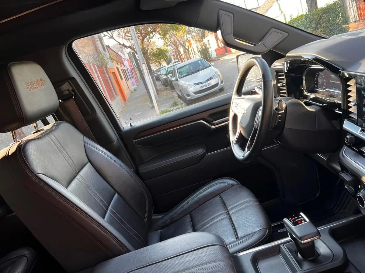 Chevrolet Silverado High Country 3.0L Diésel AT 4x4 año 2025 - Imagen 13