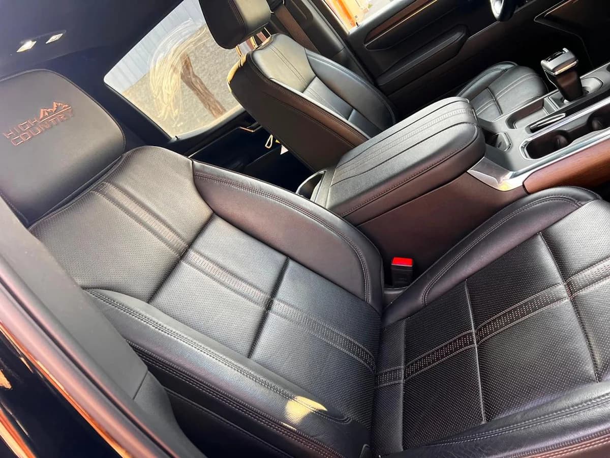 Chevrolet Silverado High Country 3.0L Diésel AT 4x4 año 2025 - Imagen 18