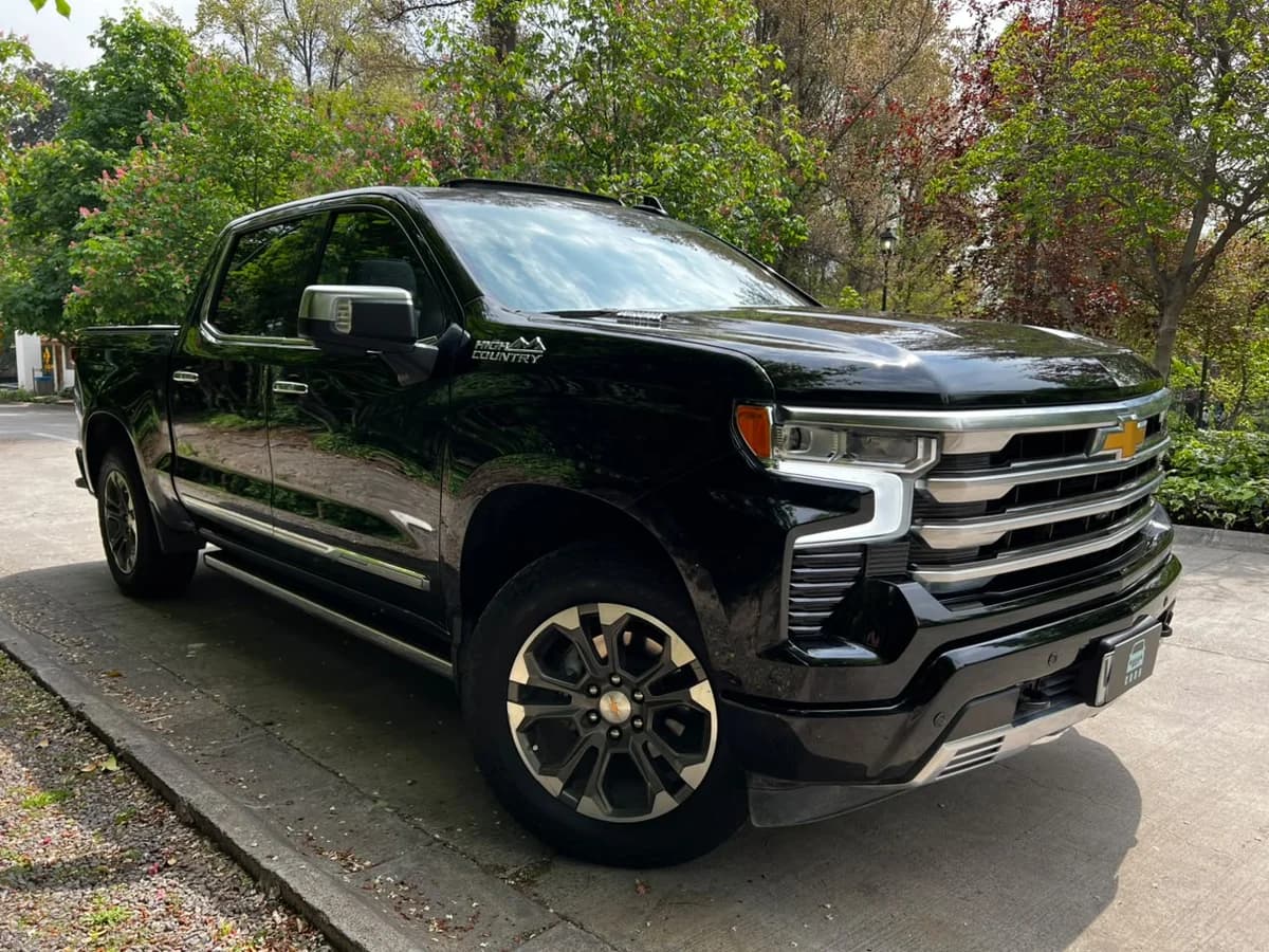 Chevrolet Silverado High Country 3.0L Diésel AT 4x4 año 2025 - Imagen 1