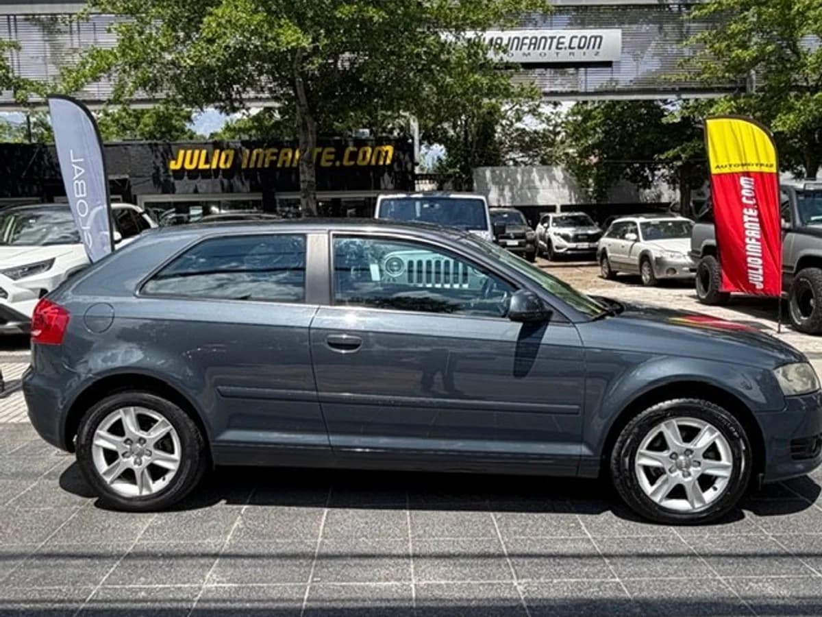 AUDI A3 1.6 mec. 2010 - Imagen 5
