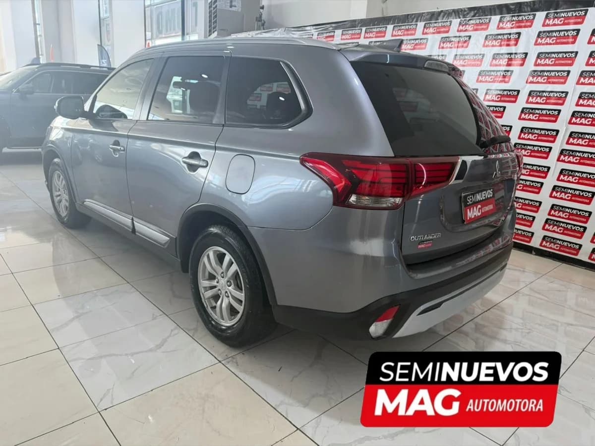 MITSUBISHI Outlander 2.0 2022 - Imagen 2