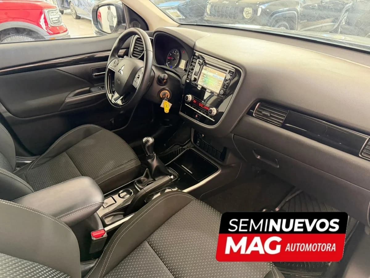 MITSUBISHI Outlander 2.0 2022 - Imagen 4