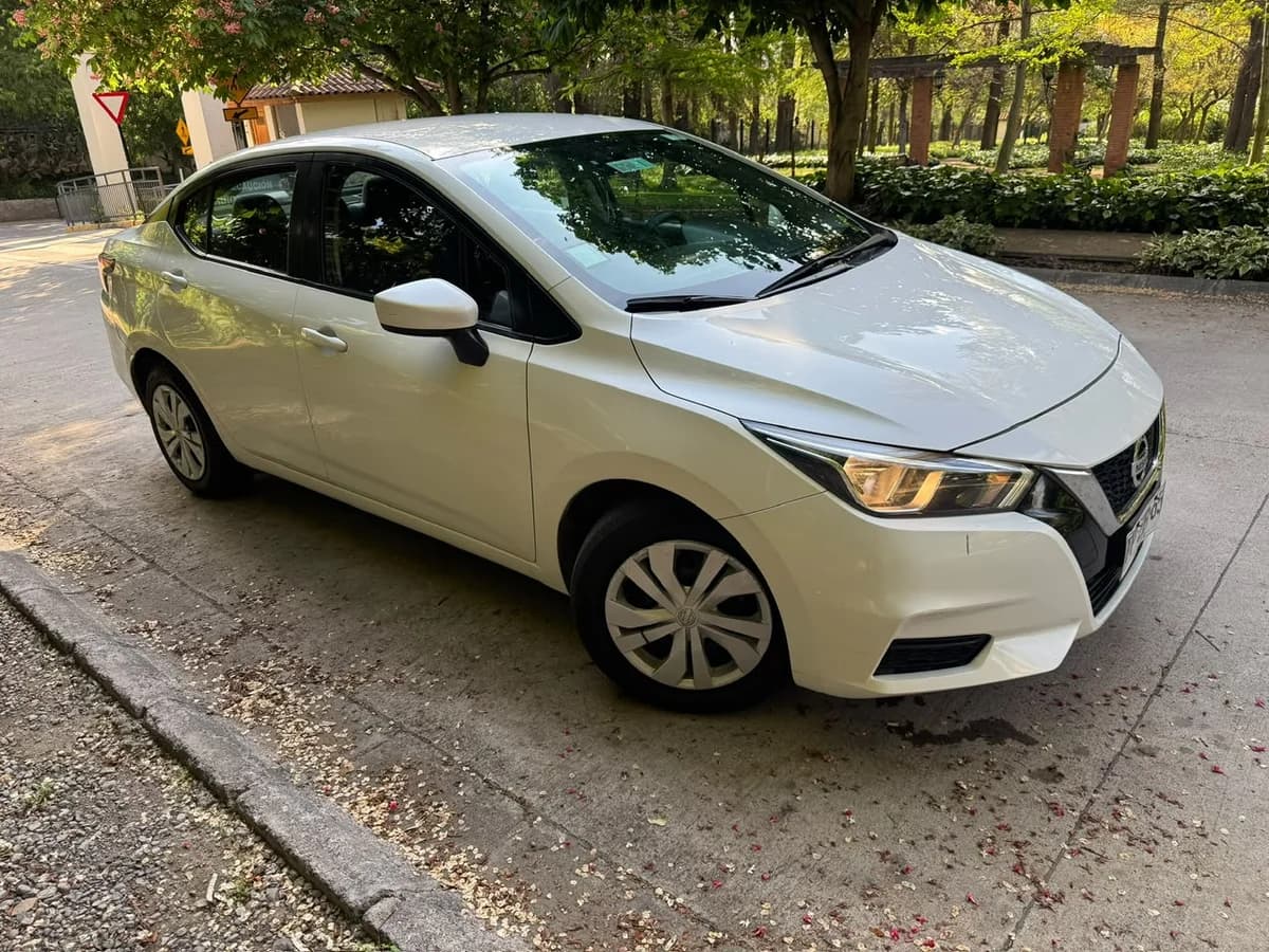 Nissan Versa Sense 1.6L MT5 año 2021 - Imagen 1