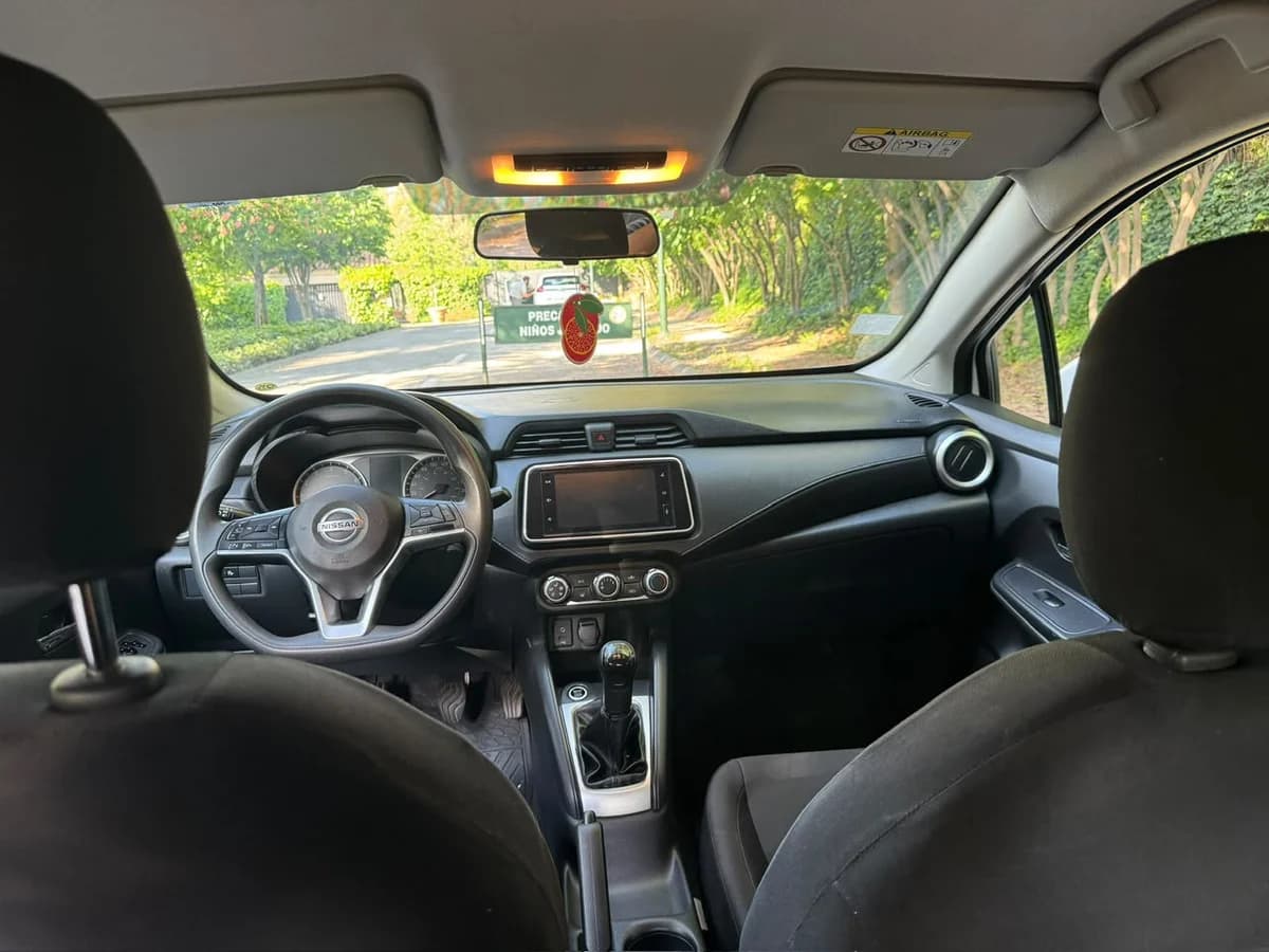 Nissan Versa Sense 1.6L MT5 año 2021 - Imagen 9