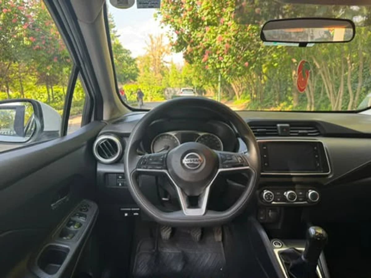Nissan Versa Sense 1.6L MT5 año 2021 - Imagen 11
