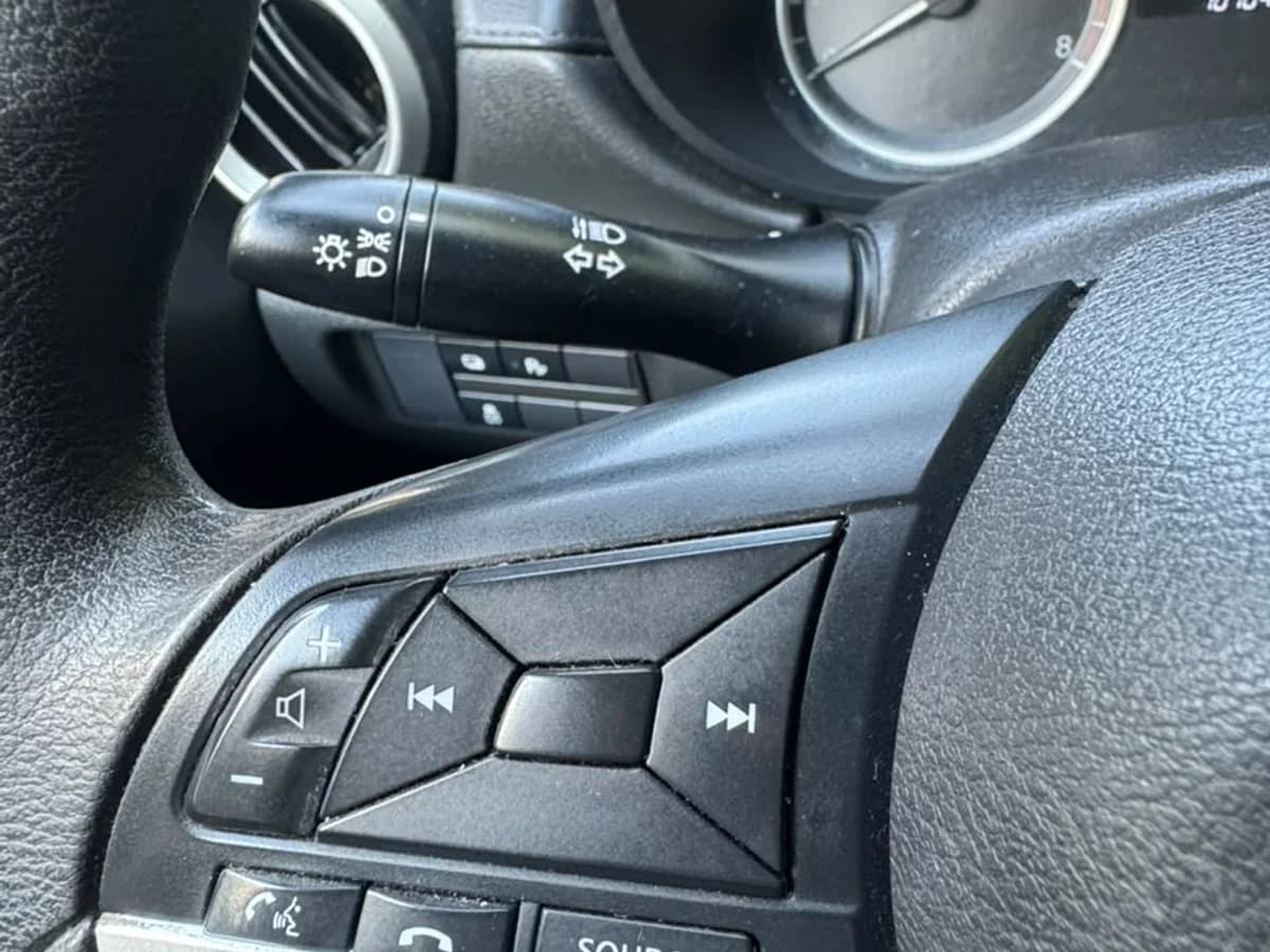 Nissan Versa Sense 1.6L MT5 año 2021 - Imagen 12