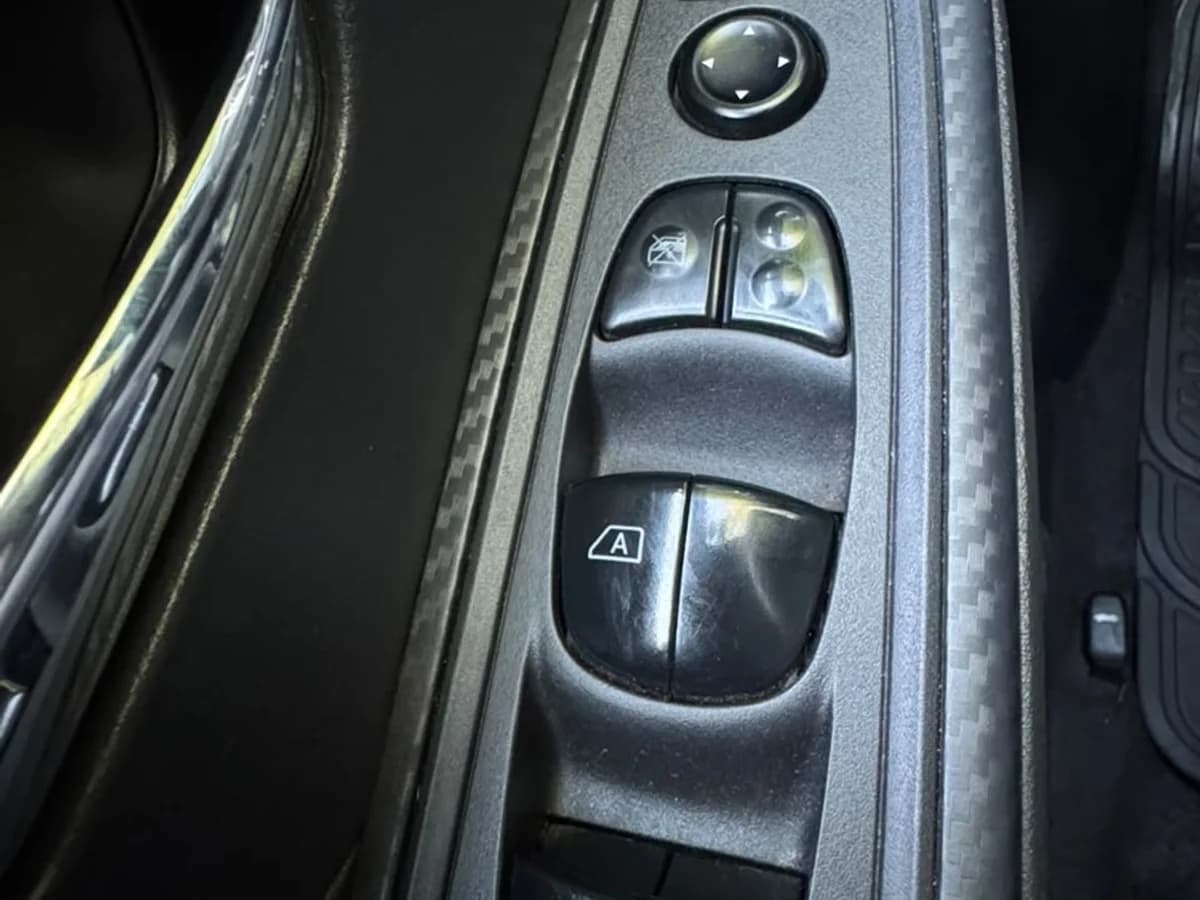 Nissan Versa Sense 1.6L MT5 año 2021 - Imagen 16