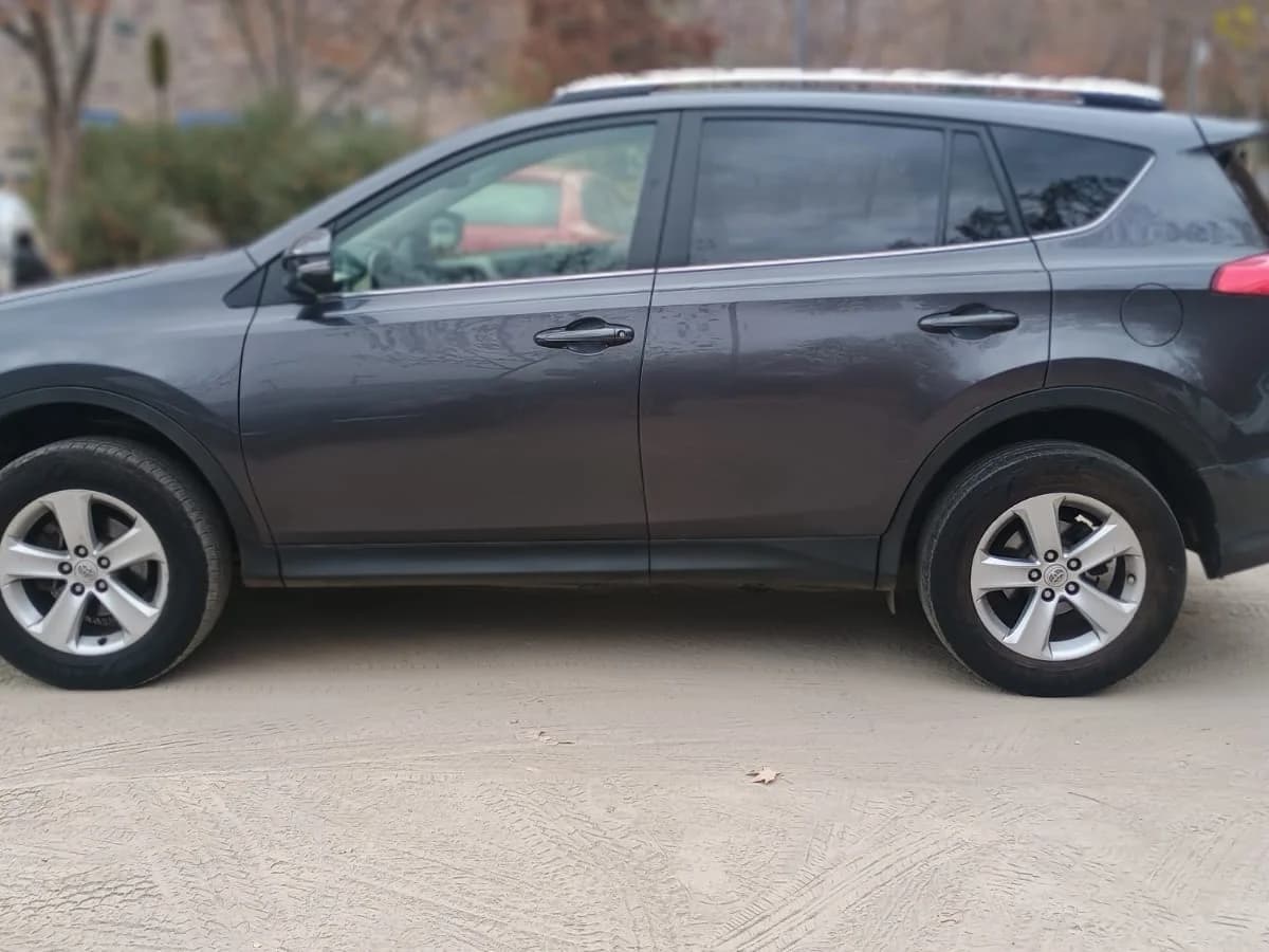 Toyota Rav4 Lujo 2.5L AT 4x2 año 2015 - Imagen 5