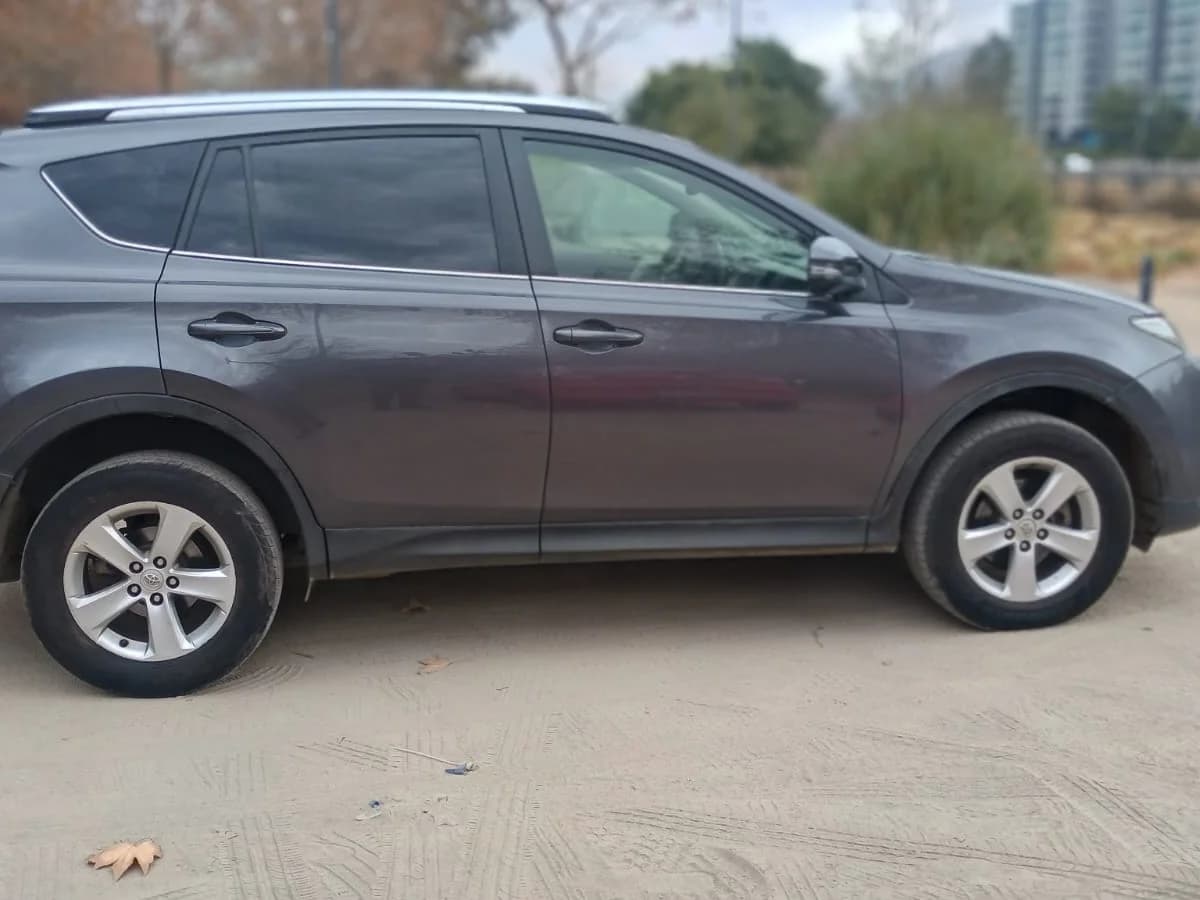 Toyota Rav4 Lujo 2.5L AT 4x2 año 2015 - Imagen 9