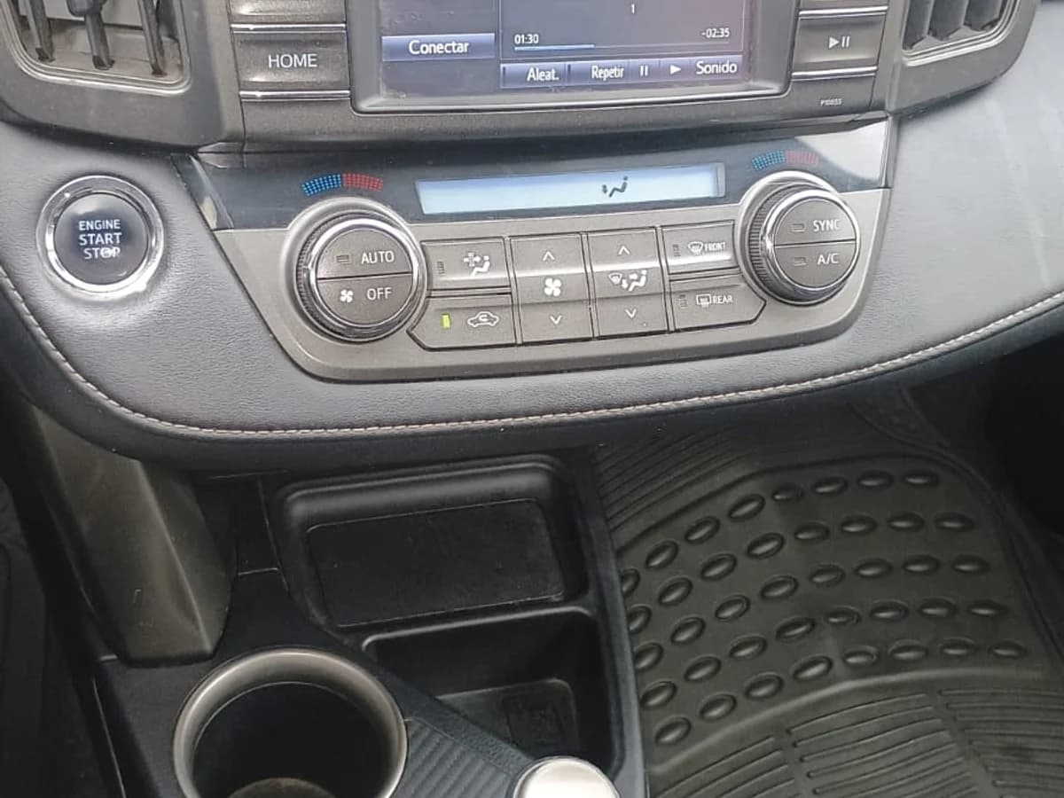 Toyota Rav4 Lujo 2.5L AT 4x2 año 2015 - Imagen 18
