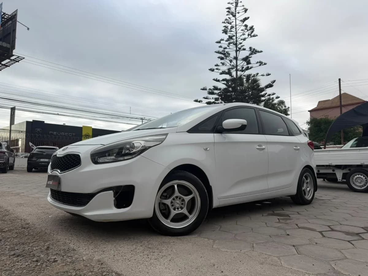 KIA Carens LX 2.0 2014 - Imagen 1