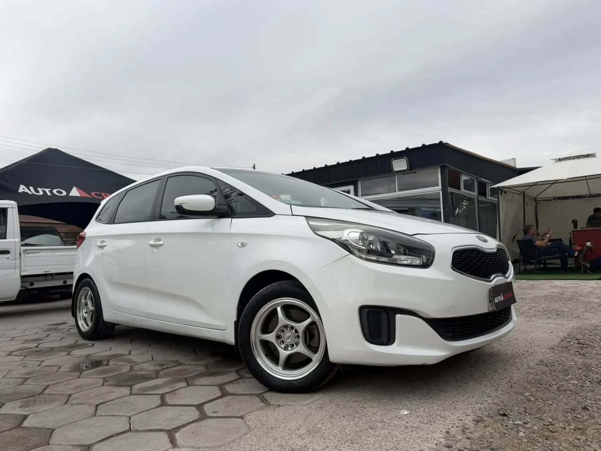 KIA Carens LX 2.0 2014 - Imagen 2