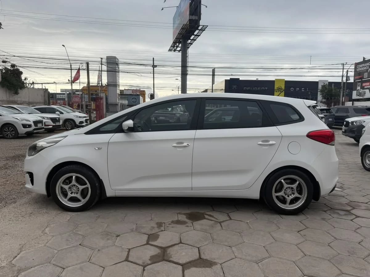 KIA Carens LX 2.0 2014 - Imagen 3